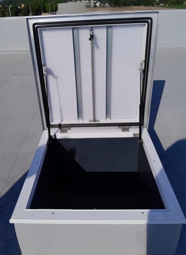 Wyłaz dachowy 100×100 podstawa prosta - obrazek 2