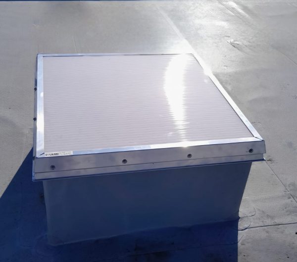 Wyłaz dachowy 90×90 podstawa prosta - obrazek 3